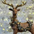Decoração Rena em Pé com Colar de Pinhas - 46cm