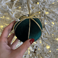 Bolas com Cordão Vinho e Dourado – 10cm | 4 Peças